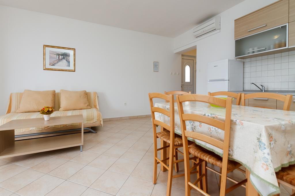 Apartments Vukelic Klenovica Cameră foto