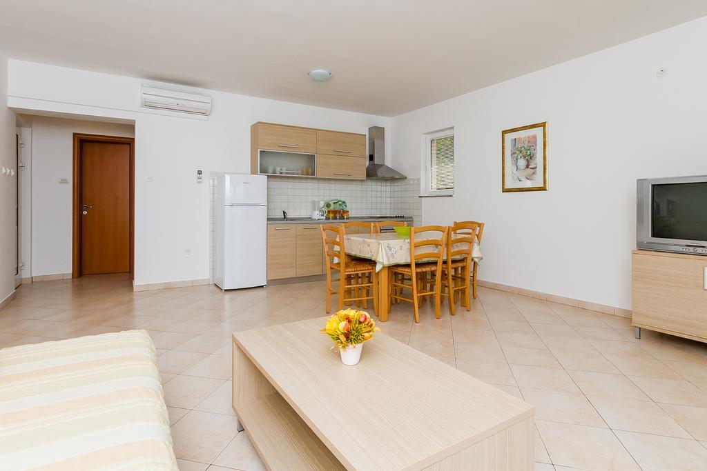 Apartments Vukelic Klenovica Cameră foto